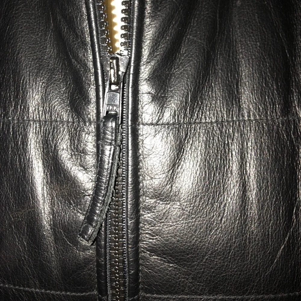 •GAP• Vintage Quilted genuine Leather Vest, Medium, EUC - Picture 4 of 8